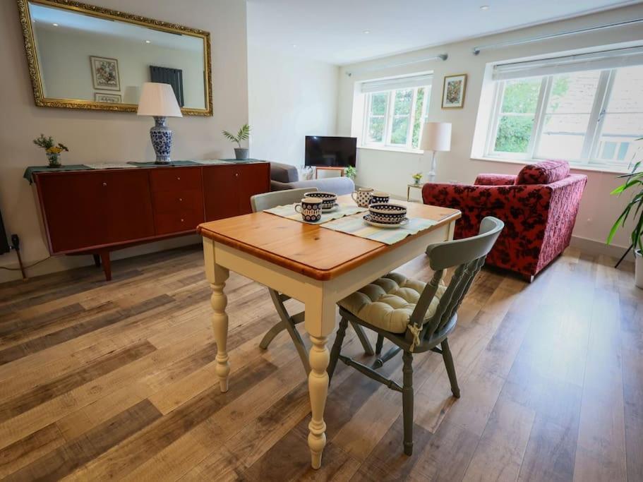 Spacious 1-Bed Apartment With Super King Or Twin In Central Charlbury, Cotswolds מראה חיצוני תמונה