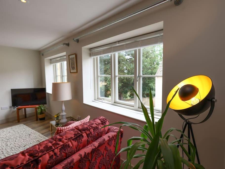 Spacious 1-Bed Apartment With Super King Or Twin In Central Charlbury, Cotswolds מראה חיצוני תמונה