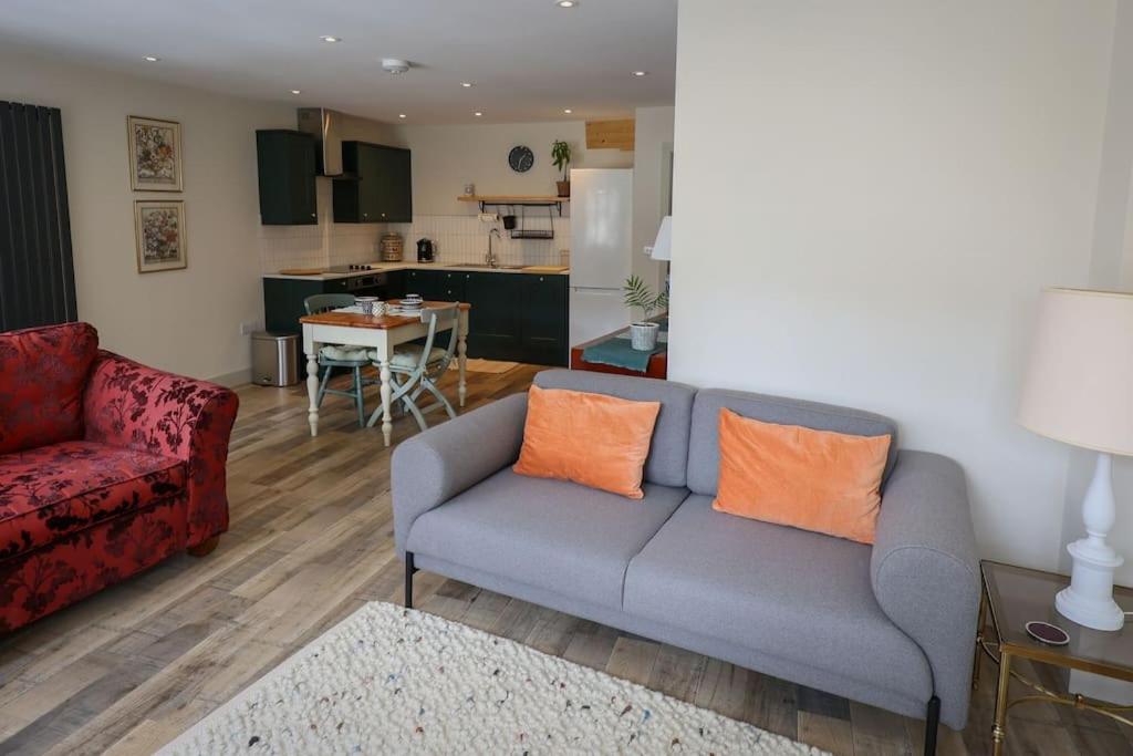 Spacious 1-Bed Apartment With Super King Or Twin In Central Charlbury, Cotswolds מראה חיצוני תמונה