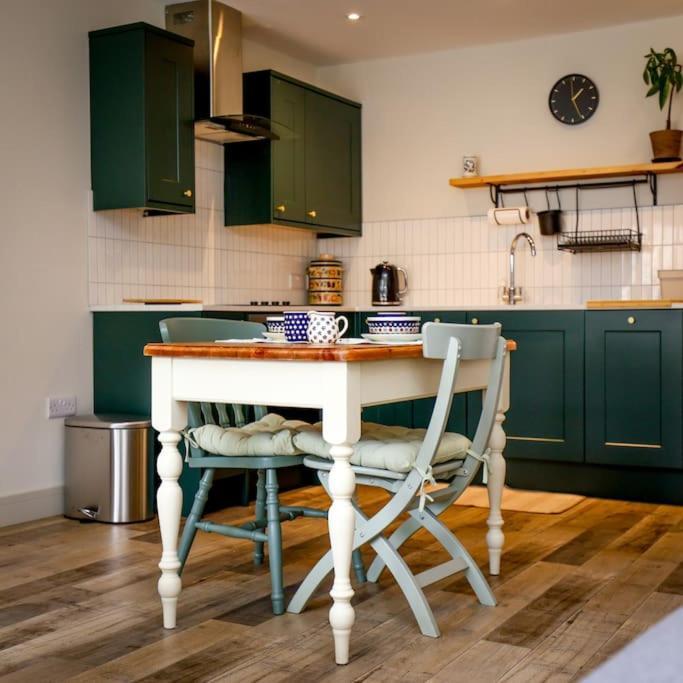 Spacious 1-Bed Apartment With Super King Or Twin In Central Charlbury, Cotswolds מראה חיצוני תמונה