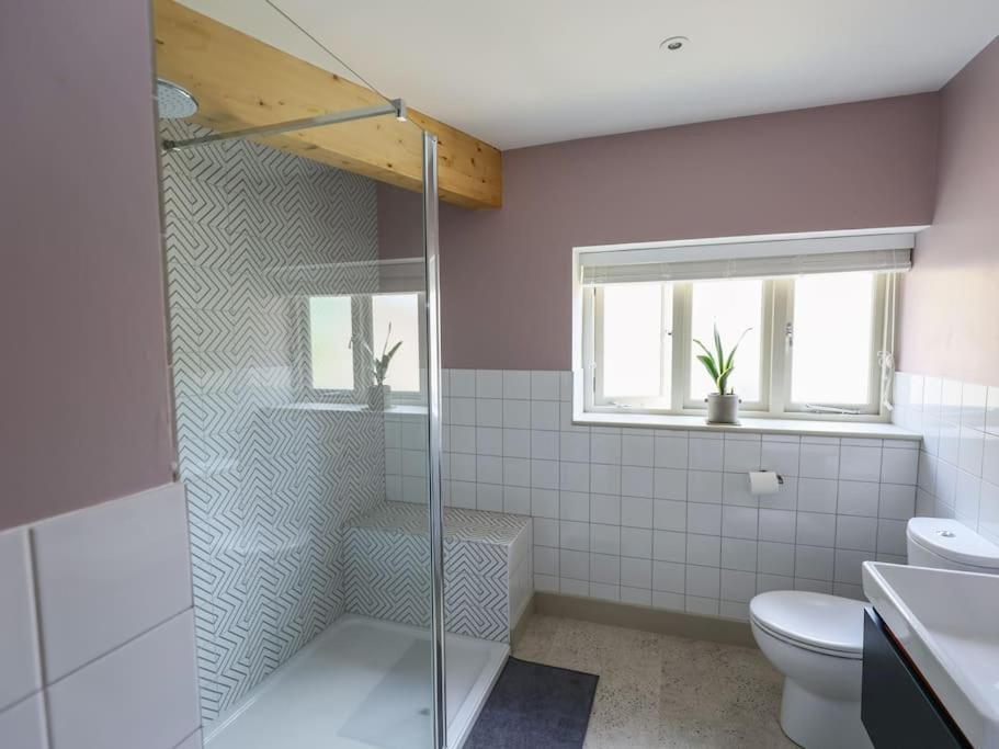Spacious 1-Bed Apartment With Super King Or Twin In Central Charlbury, Cotswolds מראה חיצוני תמונה